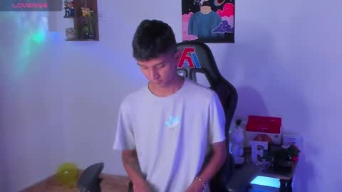 Snapshot of nick_greey chatting on February 13, 2025, 11:47 pm Frank online show from February 13, 2025, 11:47 pm