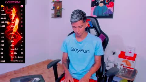 Snapshot of nick_greey chatting on February 27, 2025, 9:58 pm Frank online show from February 27, 2025, 9:58 pm