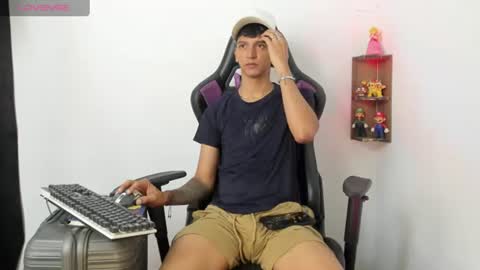 Snapshot of nick_greey chatting on July 11, 2026, 8:33 pm Frank online show from July 11, 2026, 8:33 pm