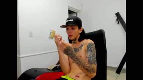 Snapshot of nick_straightboy chatting on April 21, 2026, 1:42 am Nick online show from April 21, 2026, 1:42 am