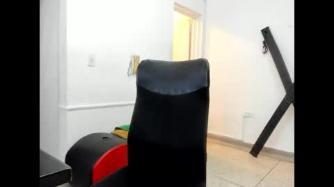 Snapshot of nick_straightboy chatting on April 30, 2026, 9:19 pm Nick online show from April 30, 2026, 9:19 pm