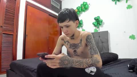 Snapshot of nick_straightboy chatting on May 3, 2026, 4:18 am Nick online show from May 3, 2026, 4:18 am