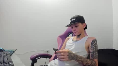 Snapshot of nick_straightboy chatting on May 10, 2026, 8:14 pm Nick online show from May 10, 2026, 8:14 pm