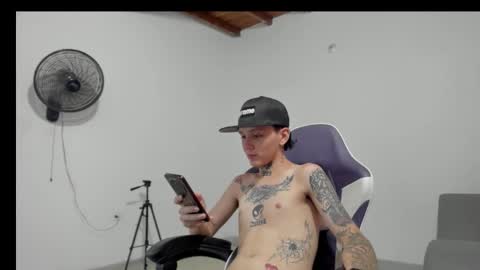 Snapshot of nick_straightboy chatting on May 13, 2026, 4:21 am Nick online show from May 13, 2026, 4:21 am