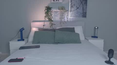 NICKI FOX  online show from November 27, 2025, 7:38 pm