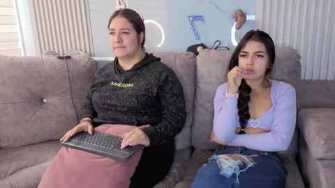 nicky_as online show from December 2, 2025, 2:01 pm