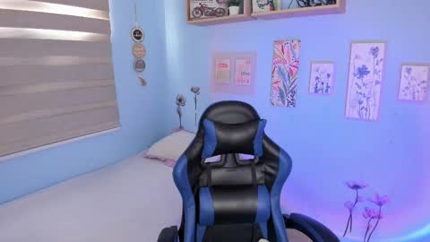 Snapshot of nicky_lucy_m chatting on November 21, 2025, 10:19 pm lucy online show from November 21, 2025, 10:19 pm