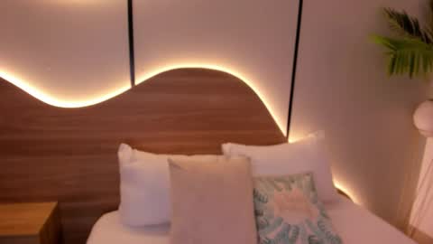 Nicky  online show from December 20, 2025, 3:02 am