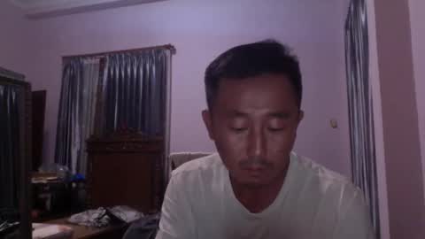 Snapshot of nickyang75 chatting on December 23, 2024, 10:33 pm nickyang75 online show from December 23, 2024, 10:33 pm