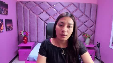 Snapshot of nickymiler chatting on November 10, 2025, 12:37 pm Nicky Miler online show from November 10, 2025, 12:37 pm