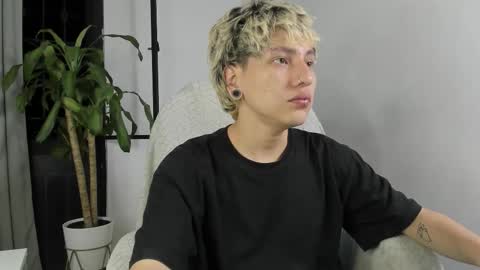 Nico  online show from November 6, 2025, 3:40 am