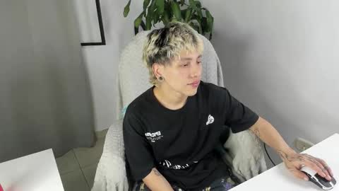 Nico  online show from November 8, 2025, 4:34 am