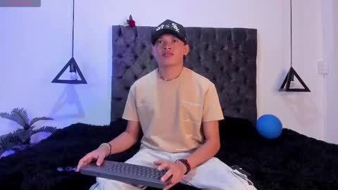 nico_saint_ online show from May 28, 2026, 11:40 am