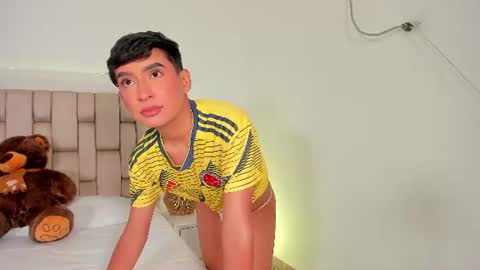 Snapshot of nicocute_ chatting on June 17, 2026, 7:04 pm NICOLAS online show from June 17, 2026, 7:04 pm