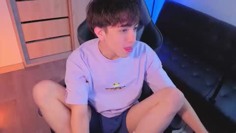 Snapshot of nicoisonline chatting on October 15, 2025, 8:09 pm Nicolas online show from October 15, 2025, 8:09 pm