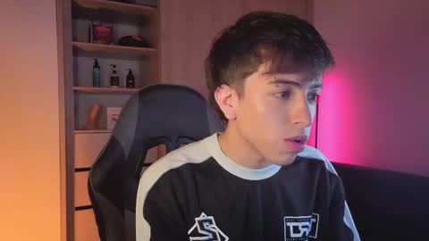 Snapshot of nicoisonline chatting on November 11, 2025, 11:05 pm Nicolas online show from November 11, 2025, 11:05 pm