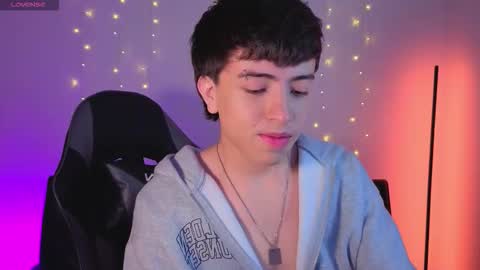 Snapshot of nicoisonline chatting on December 5, 2025, 8:05 pm Nicolas online show from December 5, 2025, 8:05 pm