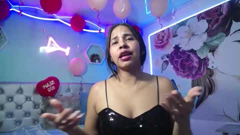 nicol_ross19 online show from February 16, 2026, 9:55 pm