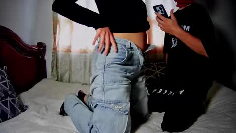 Snapshot of nicolas_and_alexa chatting on January 11, 2026, 5:29 pm nicolas_and_alexa online show from January 11, 2026, 5:29 pm