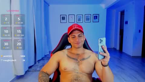 nicolas_montoya online show from November 5, 2025, 4:12 am