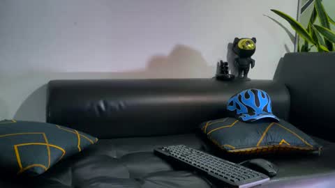 Nicolas online show from November 2, 2025, 12:57 am