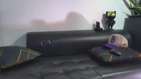 Nicolas online show from November 21, 2025, 2:10 am