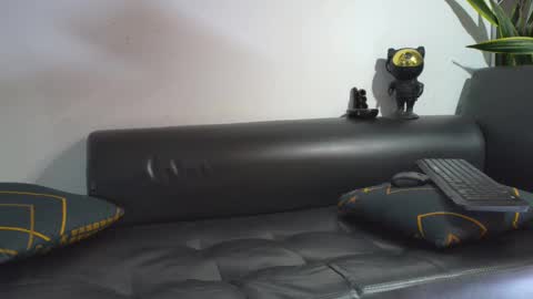 Nicolas online show from November 22, 2025, 7:46 pm