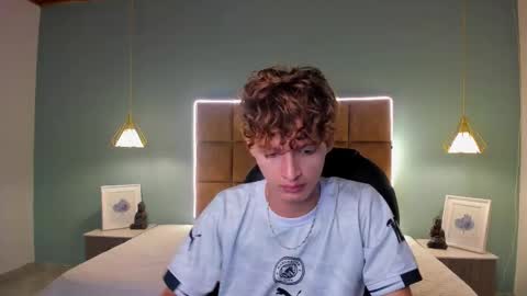 Snapshot of nicolasferrer18 chatting on November 19, 2025, 7:36 pm nicolasferrer18 online show from November 19, 2025, 7:36 pm