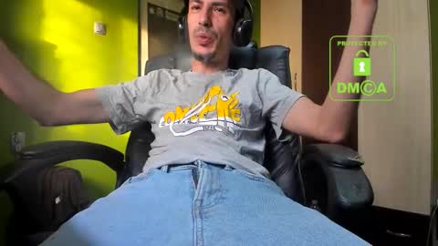 Snapshot of nicolasguy chatting on November 17, 2025, 6:19 am L. Nicolas online show from November 17, 2025, 6:19 am