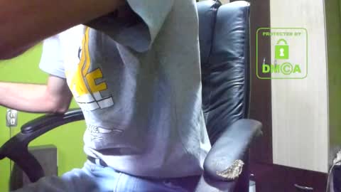 Snapshot of nicolasguy chatting on November 19, 2025, 6:02 am L. Nicolas online show from November 19, 2025, 6:02 am