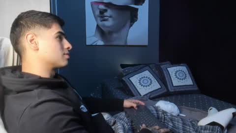 Andres online show from March 8, 2026, 4:33 pm