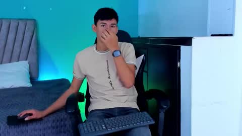 nicolastorres__ online show from February 20, 2026, 1:33 pm