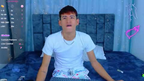 nicolastorres__ online show from April 15, 2026, 3:02 am