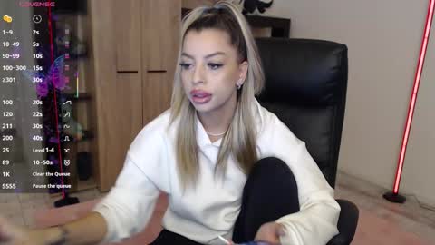 Nico online show from December 18, 2025, 7:20 pm