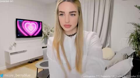 Nicole online show from November 7, 2025, 9:26 pm