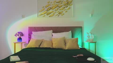 Nicole online show from April 4, 2026, 9:12 pm