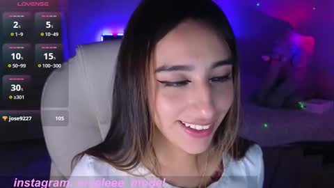 Nicole online show from September 21, 2025, 9:00 am