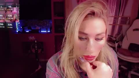 Nicole online show from September 28, 2025, 10:15 pm