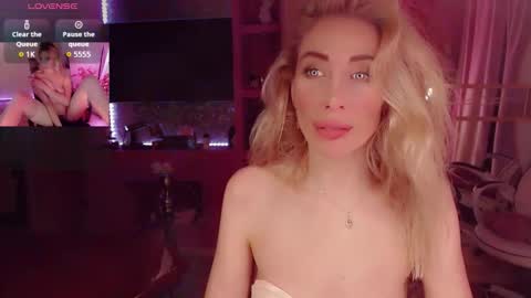 Nicole online show from October 4, 2025, 1:25 am