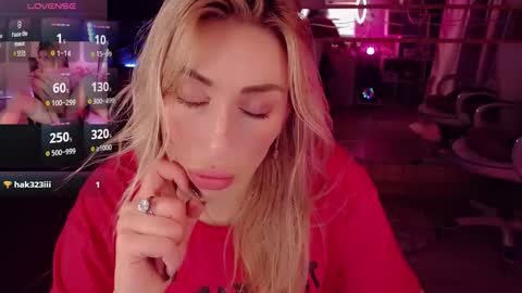 Nicole online show from October 17, 2025, 11:18 pm