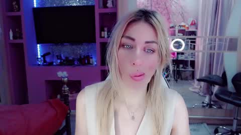 Nicole online show from December 15, 2025, 2:16 am