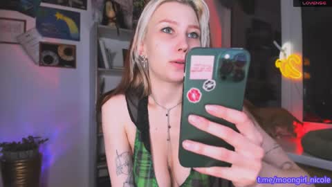 Nicole online show from May 15, 2026, 10:39 pm