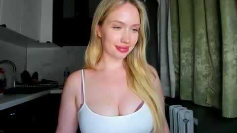 Snapshot of nicole_ricci_ chatting on October 5, 2025, 8:18 pm Nicole online show from October 5, 2025, 8:18 pm