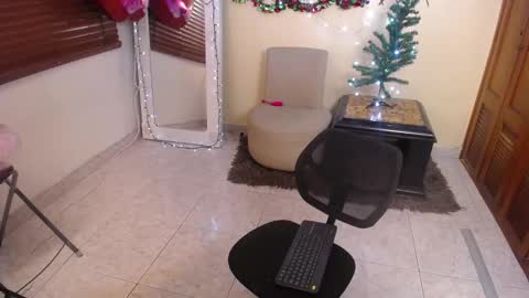 Nicole Santana online show from December 2, 2025, 8:37 pm