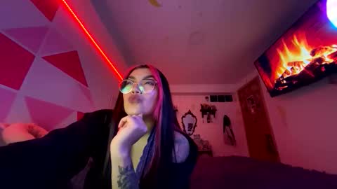 Nicole online show from April 1, 2026, 5:08 am