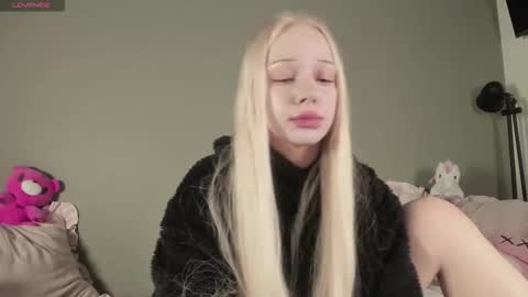 Mary online show from December 15, 2025, 11:53 pm