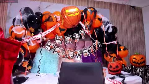 nicolee19_ online show from November 1, 2025, 11:01 am