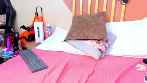 Snapshot of nicolee_angels chatting on October 29, 2025, 8:10 pm N i c o l e online show from October 29, 2025, 8:10 pm