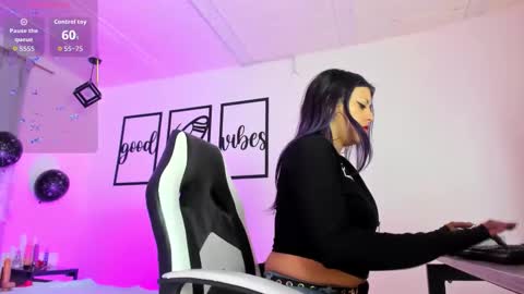 Snapshot of nicolee_millerr chatting on November 4, 2025, 12:59 pm nicolee millerr online show from November 4, 2025, 12:59 pm