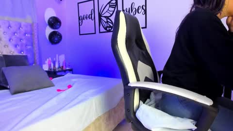 Snapshot of nicolee_millerr chatting on November 12, 2025, 11:54 am nicolee millerr online show from November 12, 2025, 11:54 am